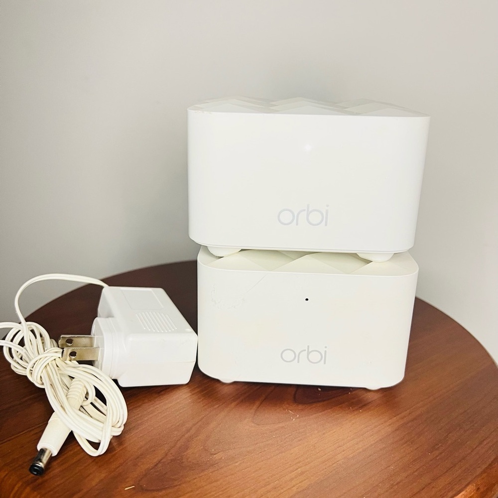 NETGEAR [RBS10] Orbi Mesh WiFi Router RBR10 and Satellite RBS10 with Power Cords - Picture 2 of 10